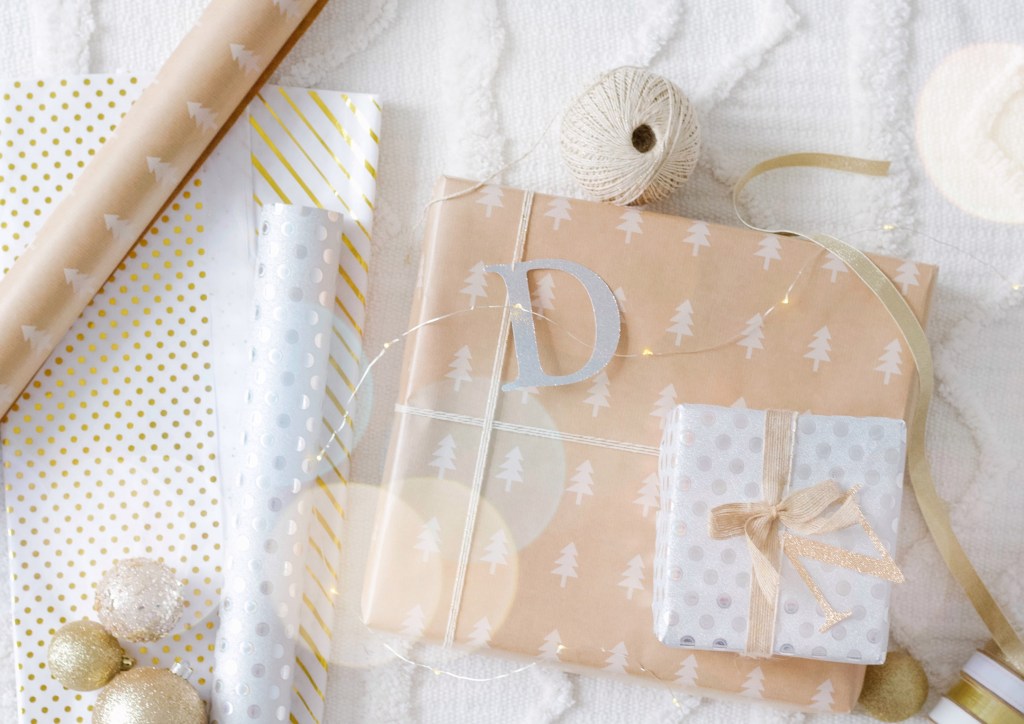 Simple Wrapping Paper & DIY Initial Name Tags